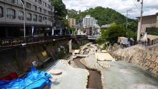 夏休み期間中は涼風川座敷が開催