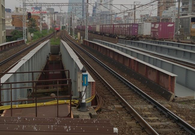 ホームからの名駅の高層ビル群の眺めがいい