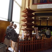 ロビーに立派な五重塔