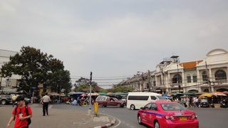 王宮前の通り。