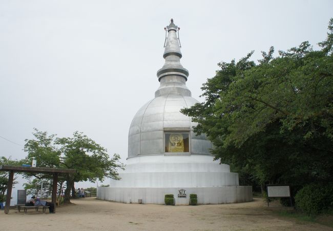 通称、仏舎利塔