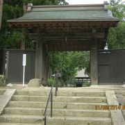 春日山の林泉寺を移封しました。