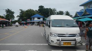 カンボジア国境からトラートまで１２０バーツ。