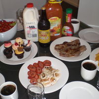 ダイニングにて食事