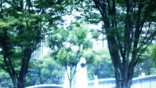 大きな噴水がある