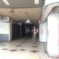 飲食店ていうか開いている店がないので、必要なものは事前に！