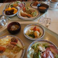 朝食会場は開放的。バランス感覚が今一ですが、それなりで・・・