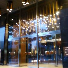 豪華なエントランスホール。