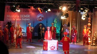 ラマダーンの夜はトルコ軍楽隊の演奏やスーフィーダンス