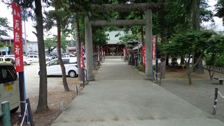 街中の神社