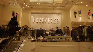 タイムズスクエアの巨大な店舗