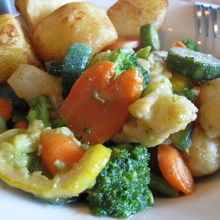 温野菜のバターソース和え。ソースが濃厚でおいしい。$9.75