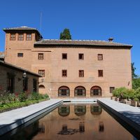 サンテラスから部屋（３Fの真ん中）の方向を見ています。