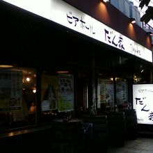 お店の入り口そばです。