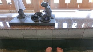 駅前の広場☆足湯でちょっと休憩