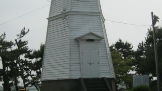 日和山公園に建っています。