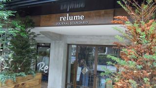 最近はカフェも。