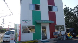 鉄道を見ながらジェラート