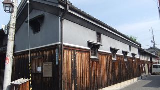 大く立派な旧家