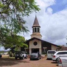 教会の正面。前庭が広い