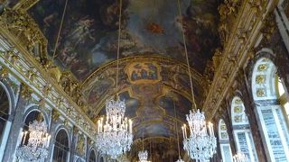 豪華なベルサイユ宮殿