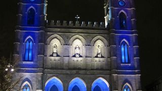 夜のライトアップもきれい