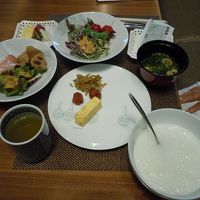 ラウンジの朝食