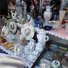 アンティーク・バザールもありましたが、開催曜日は分かりません