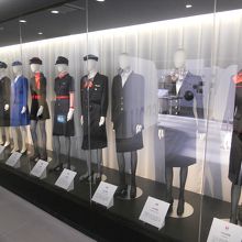 歴代客室乗務員の制服