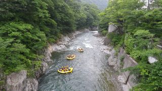 水上温泉の中心にあります