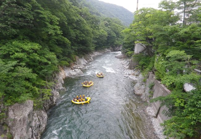 水上温泉の中心にあります