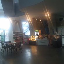 カフェ兼売店の様子