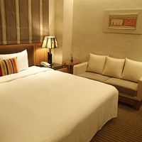 枕の上の窓は網戸で開けられるようになってます。