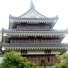 西尾市資料館からの本丸丑寅櫓の景観?。全景が最も見える場所。