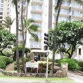 coconaut waikiki HoteLがある道を散策