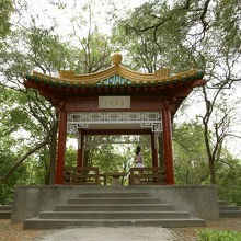 自由亭。自由になりたいデスネ。