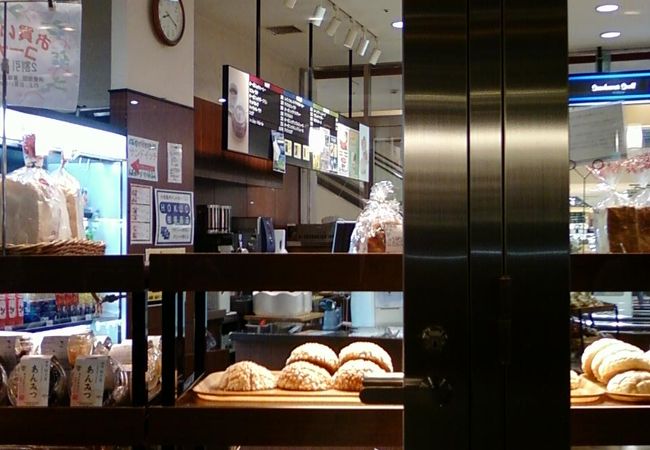 夜遅くまで開いていて便利です。