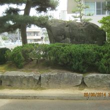 魚津城の石碑です。
