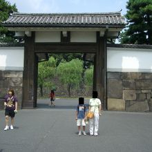 江戸時代の門だそうです