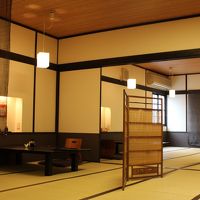 食事をする部屋は広々として綺麗でした