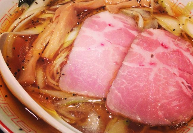 246沿いのおしゃれなラーメン店