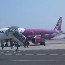沖止めが基本なので、飛行機が綺麗に撮れる利点もあります