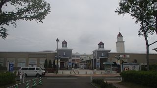 空港近くのアウトレット