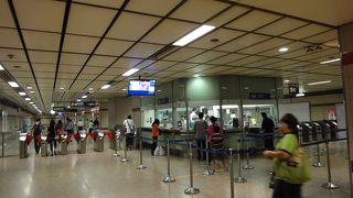 荷物検査あり。