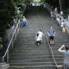 千日詣りだったので人が多かったです