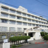 温泉街の一番奥にあります。