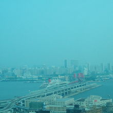 神戸市役所展望ロビーより