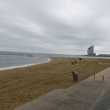 バルセロナ港を望む。綺麗な海岸線です