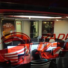 ラジオ局ではニュースを読み上げたりするようです