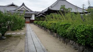 茨木城とも縁が深い寺